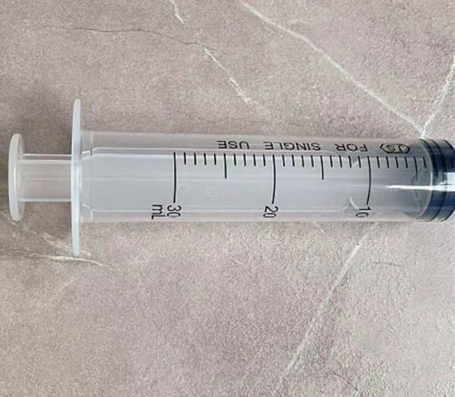 Medical devices syringes